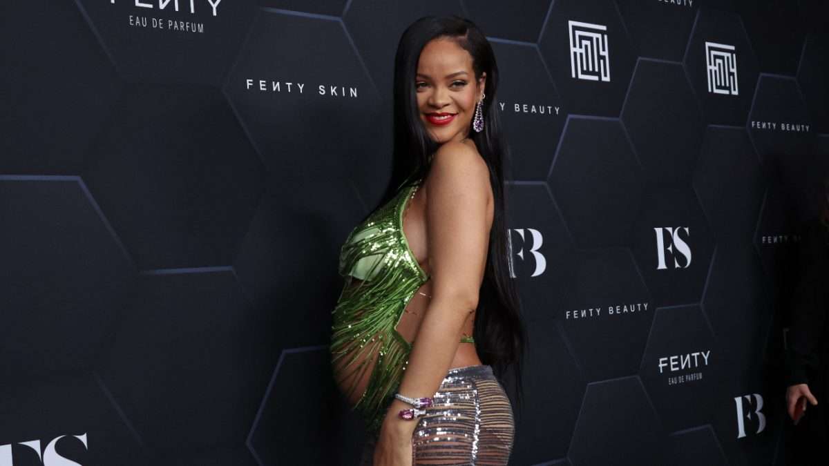 Rihanna surpreende fãs e explica o motivo de não ter comprado roupas de gravidez